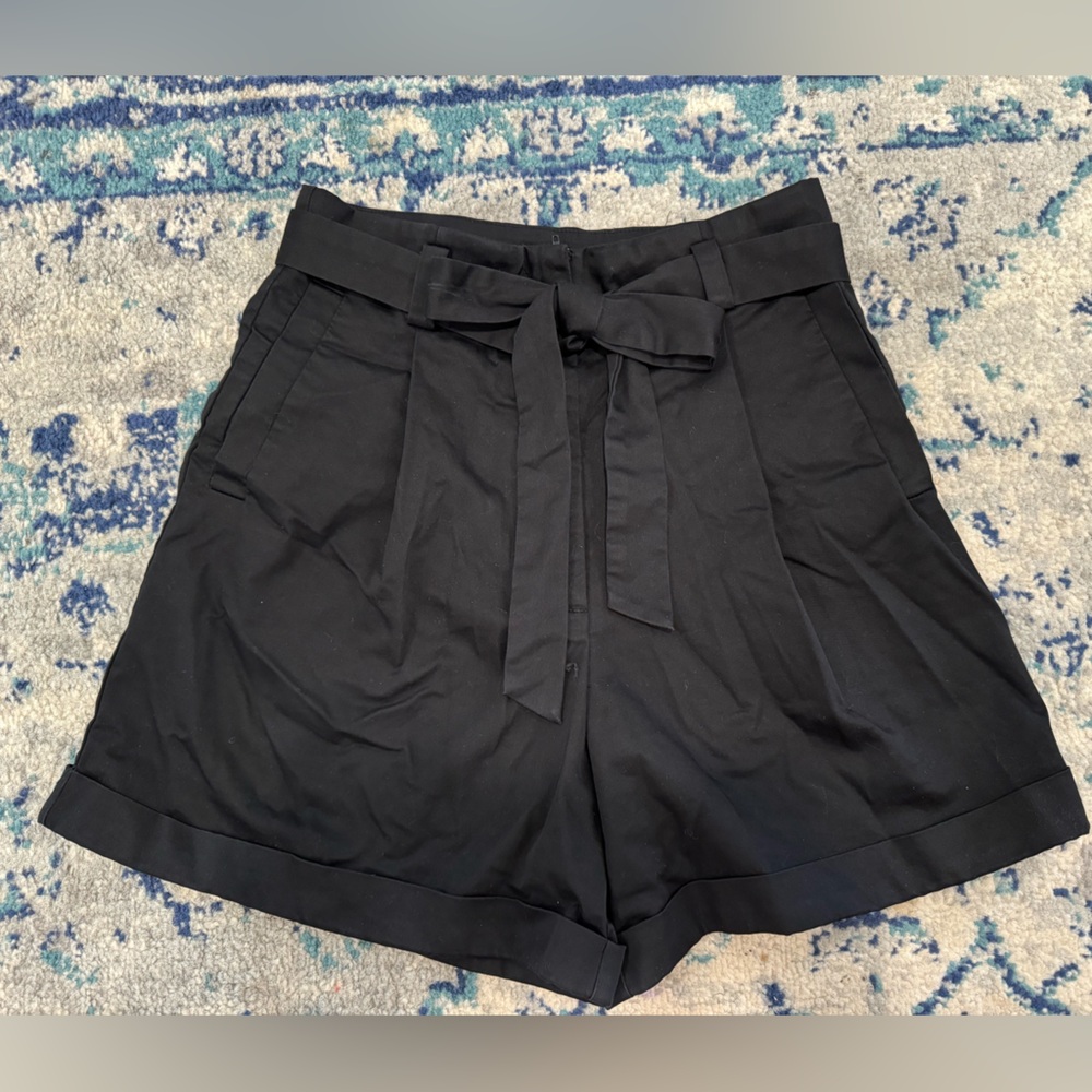 Pleated dress shorts. Black. Small. WISHLIST